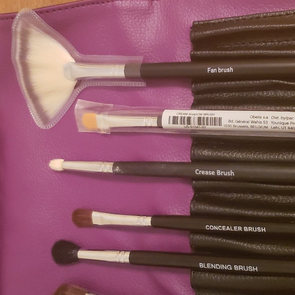Younique brush set - Picture 3 of 4
